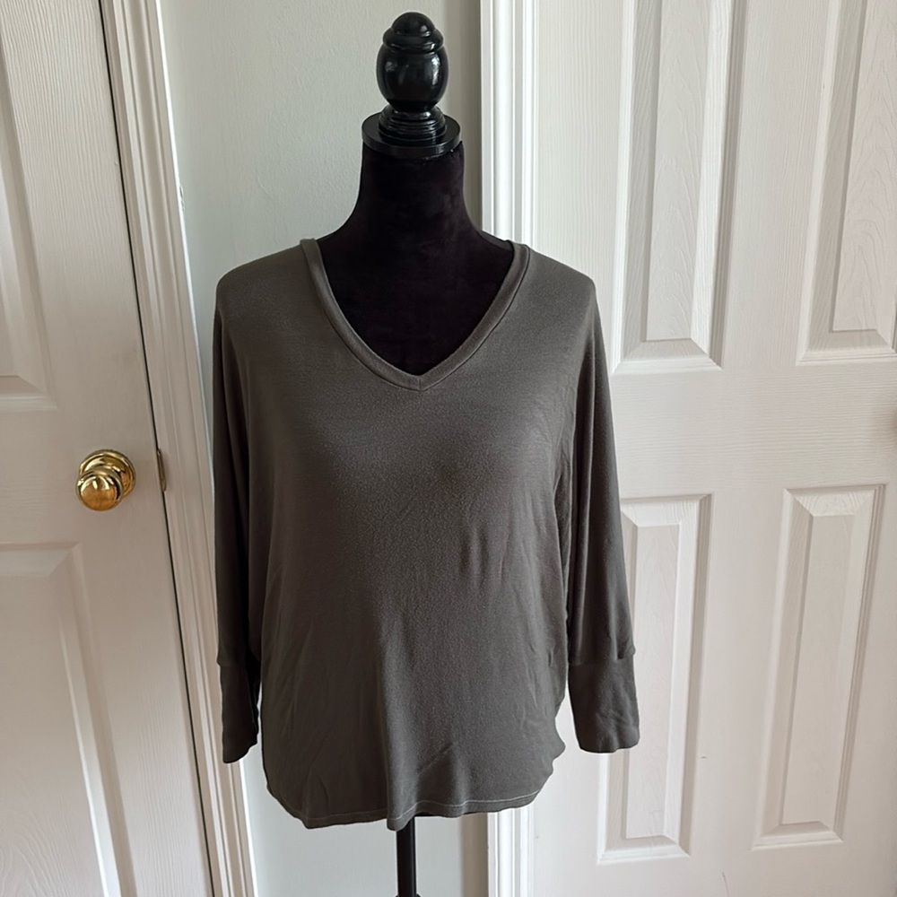 NWOT Michael Stars V Neck Olive Batwing 3/4 Sleeve Top- Size S